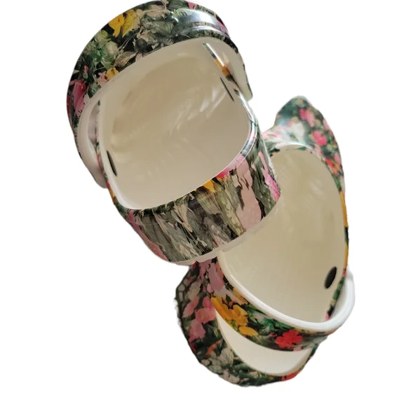 Women Crocs - Picture 4 of 5